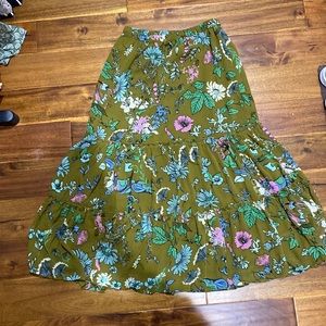 American eagle “Garden Party “ tiered skirt. Size medium. Elastic waistband.